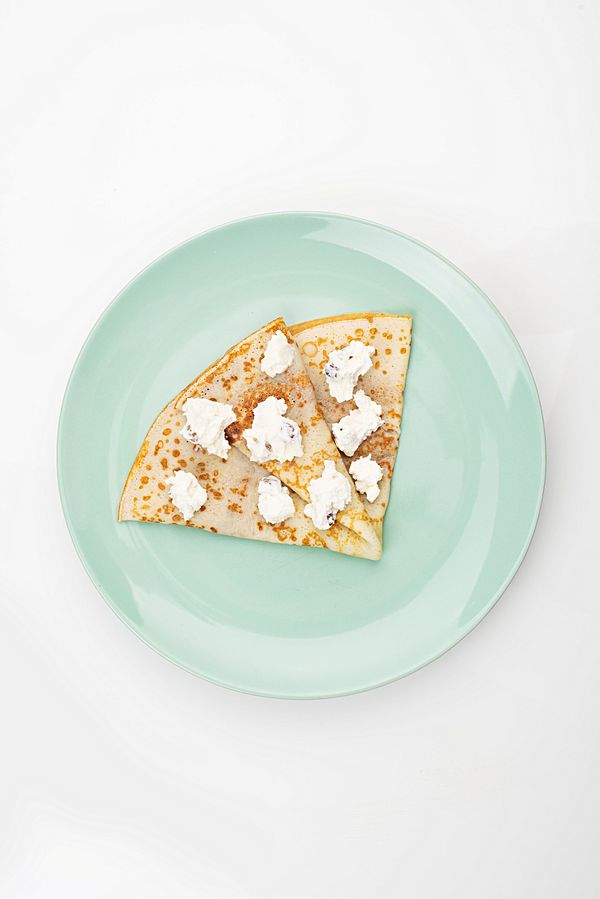 Блинчик с творогом с изюмом