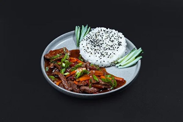 Пряная говядина с рисом