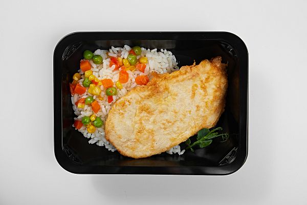 Отбивная куриная с рисом и овощами