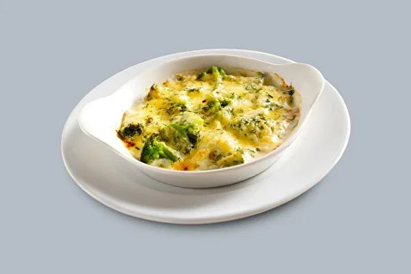 Брокколи в сливках с пармезаном
