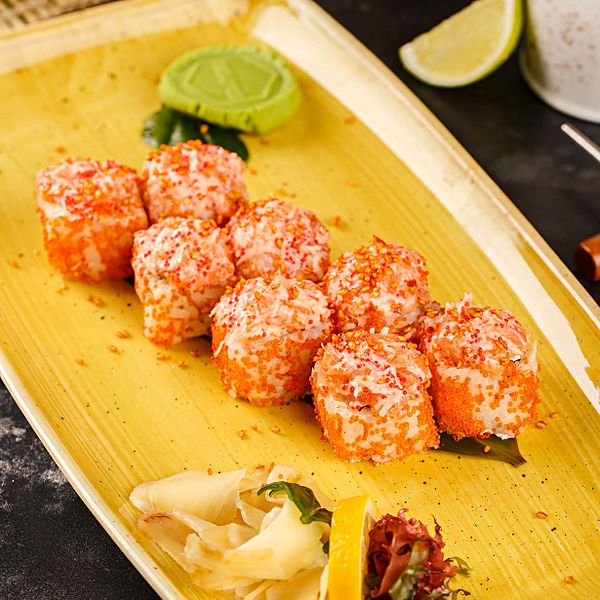 Фирменный ролл тартар краб/лосось