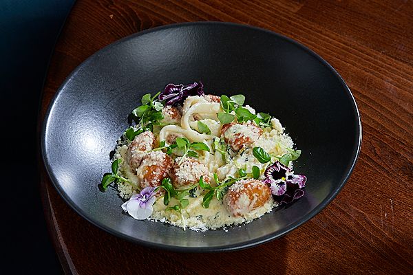 Ньокки с кальмаром и базиликом