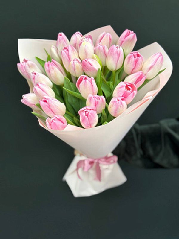 25 розовых тюльпанов в оформление
