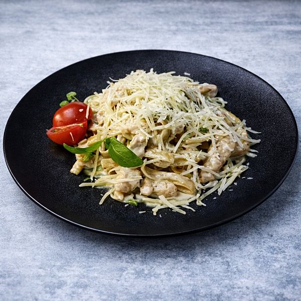 Паста с курицей и спаржей
