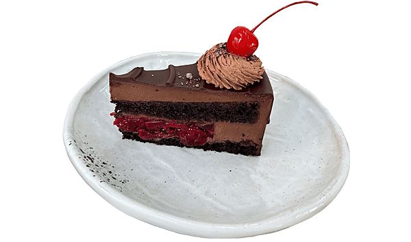 Шоколадный торт с вишней