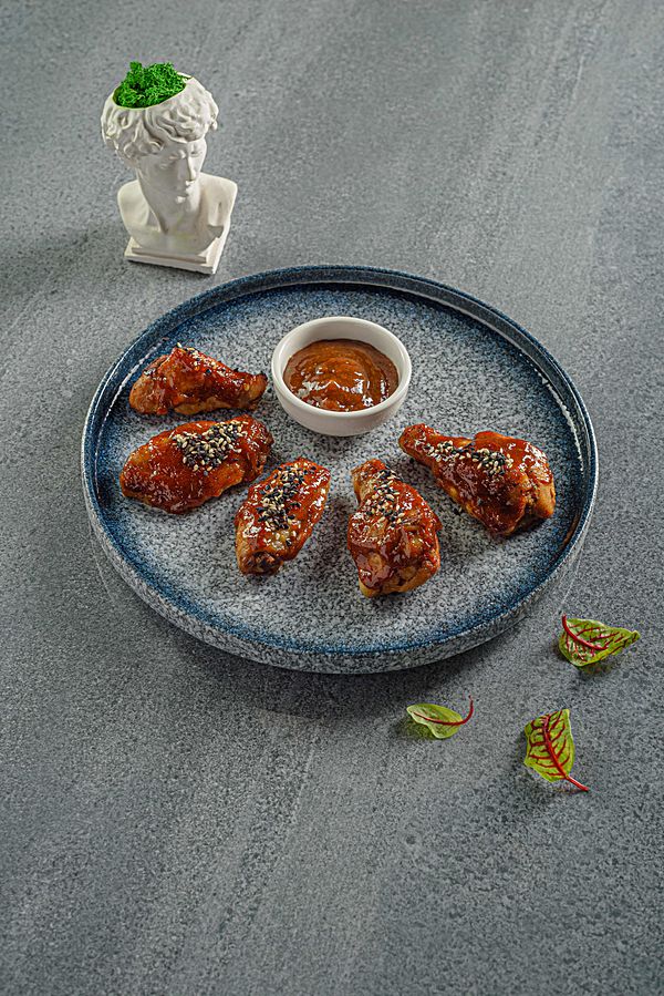 Куриные крылья с соусом BBQ