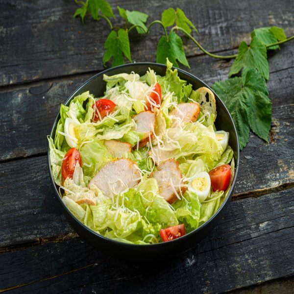 Салат Цезарь с курицей