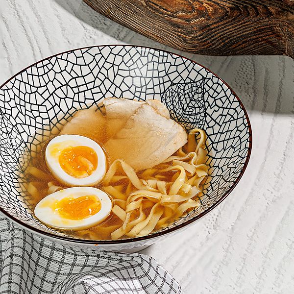 Бульон с лапшой, яйцом и курицей
