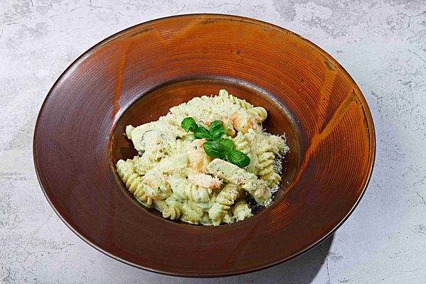 Фузилли с курицей и креветкой