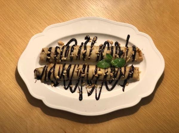 С бананом и карамелизированными орехами