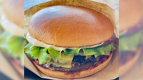 Бургер с котлетой из мраморной говядины