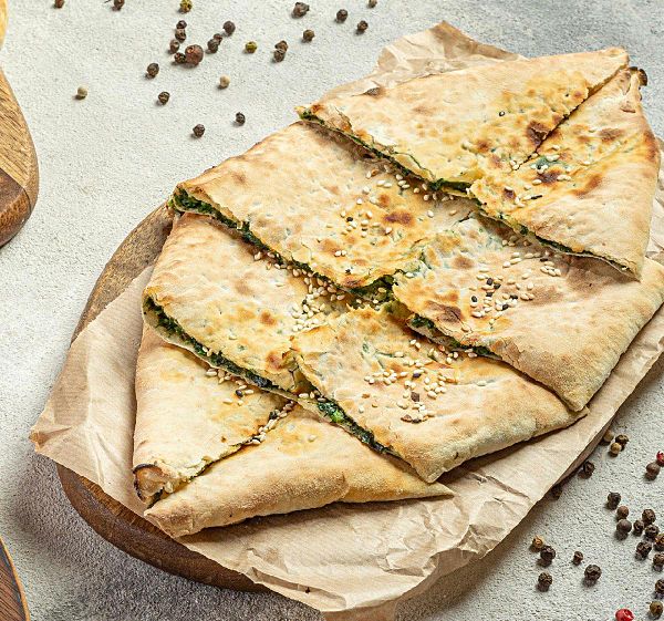 Грузинская лепешка с 5 видами зелени