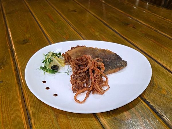 Карп жареный с луком