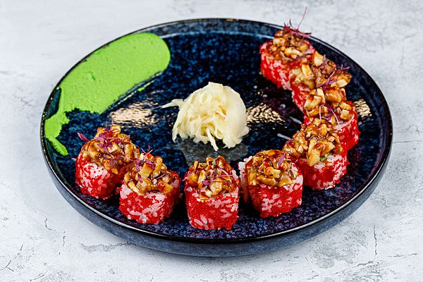 Ролл с угрем и тар тар