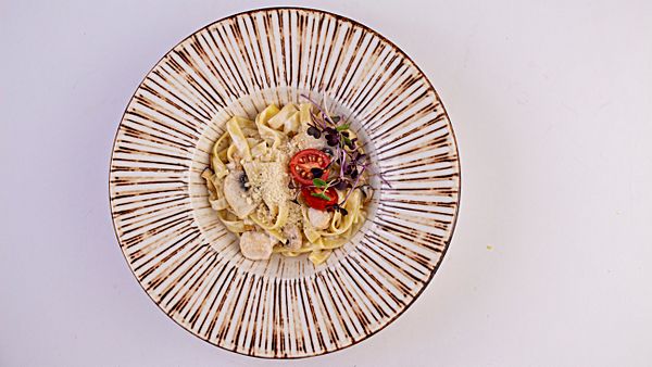 Фетучини с курицей и грибами