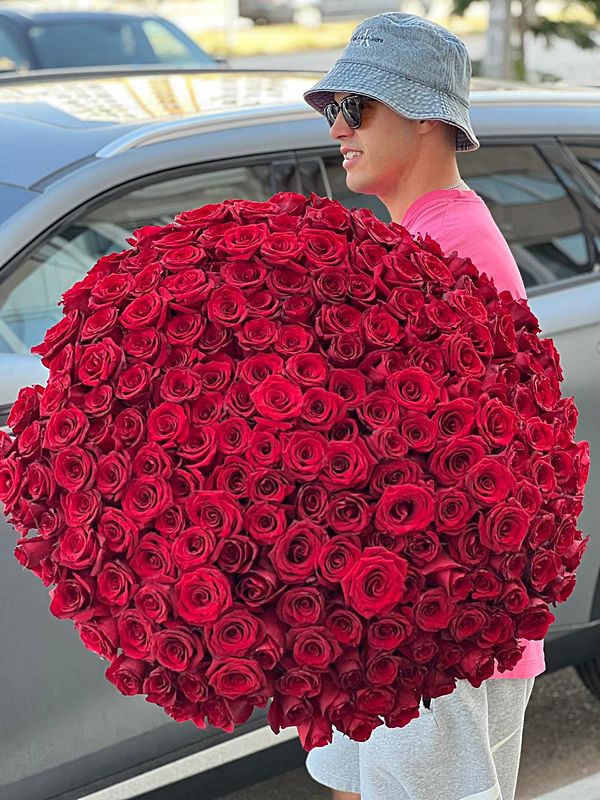 101 высокая роза сорта Эквадор