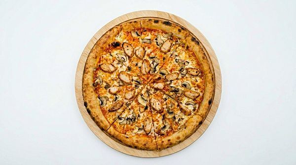 Пицца с курицей и грибами