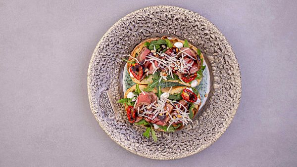 Брускетта с ростбифом