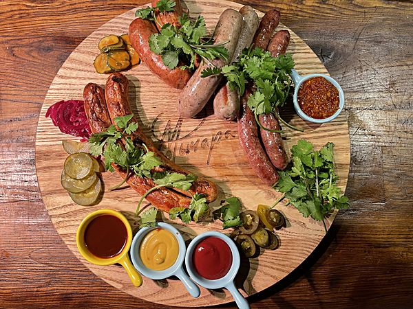 Ассорти колбасок на гриле