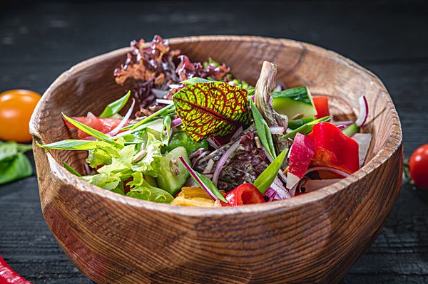 Салат из сезонных овощей