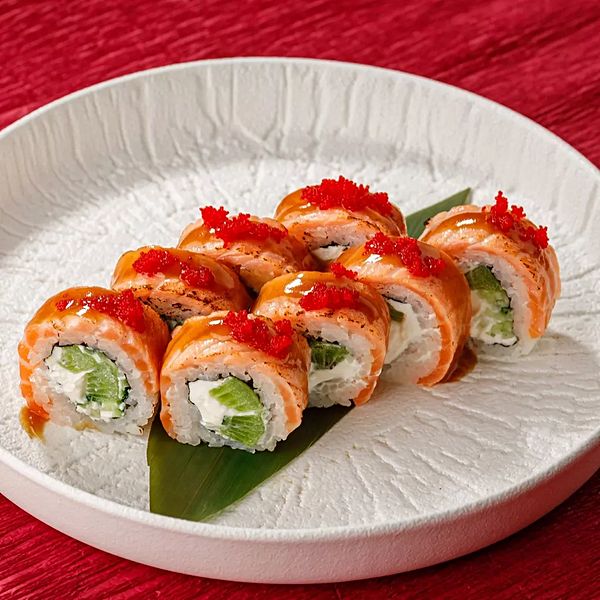 Опаленный лосось\киви\соленая карамель