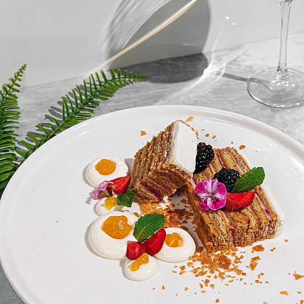 Медовик с малиной