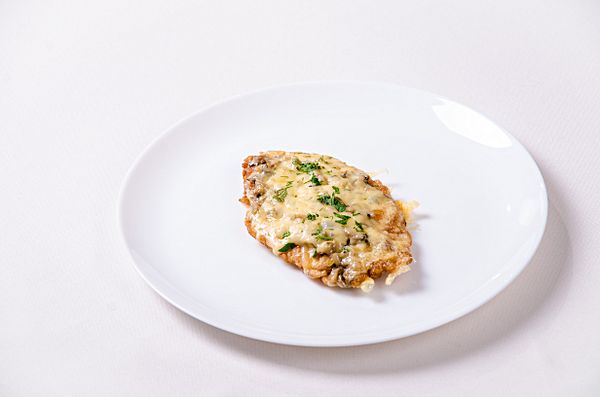 Отбивная куриная с грибами и сыром