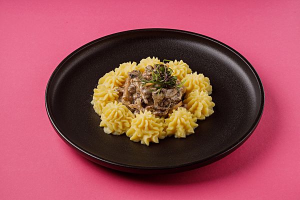 Бефстроганов с картофельным пюре