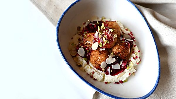 Творожные шарики с вишней