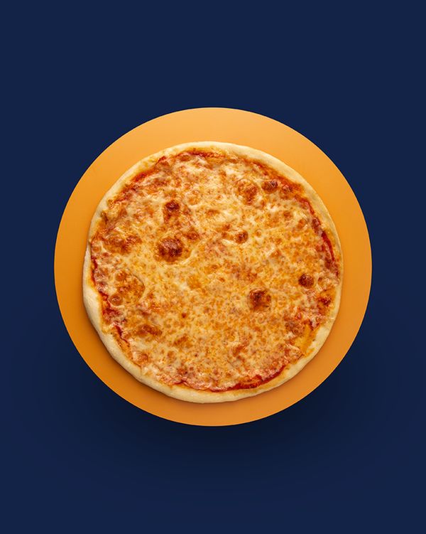 Сырная лепешка на красном соусе