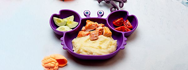 Кусочки сёмги на пару с пюре и овощами