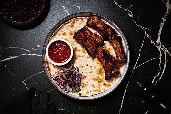 Свиные ребра маринованные в пряных травах