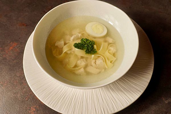 Куриный бульон с лапшой