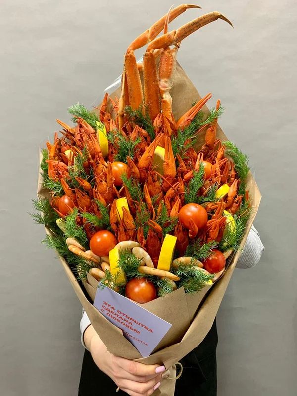 Мужской букет с креветками и клешней