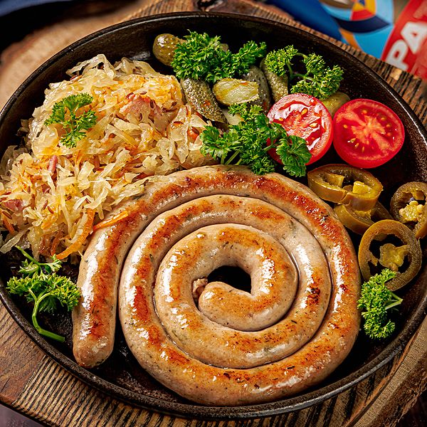 Сковородка с колбасой и тушёной капустой