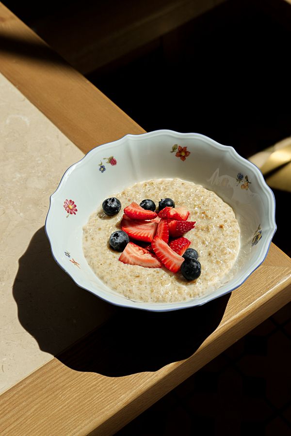 Овсяная каша со свежими ягодами