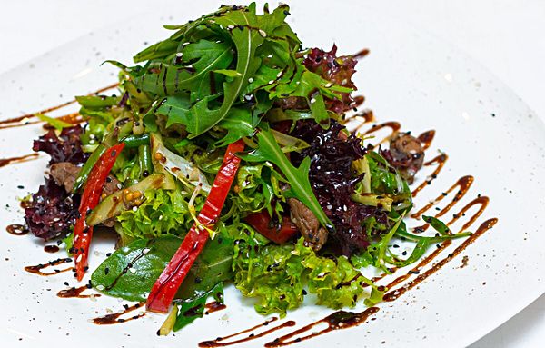 Тёплый салат из телятины