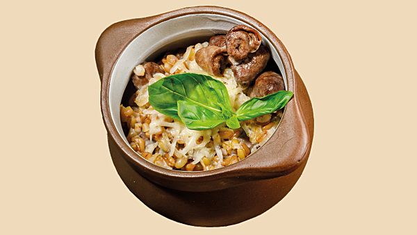 Томленая полба с куриной печенью и сердечками