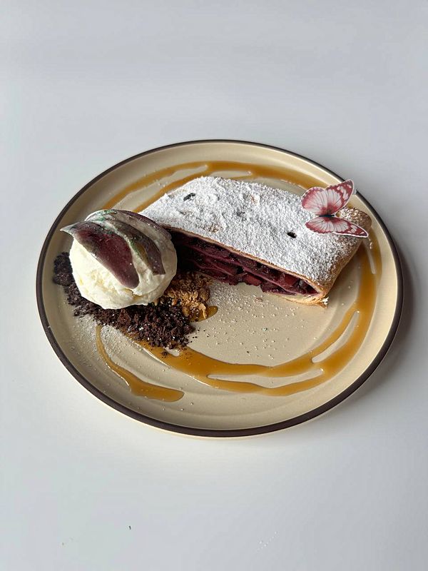 Чернично-яблочный штрудель