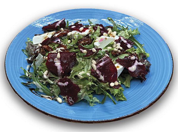 Салат с вялеными томатами