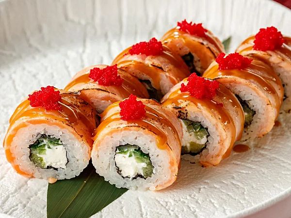 Опаленный лосось\киви\соленая карамель