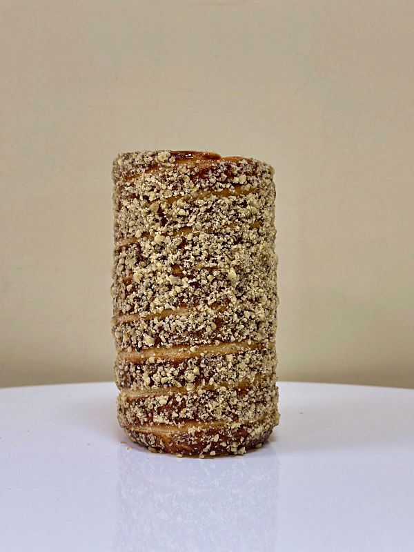 Трдельник с присыпкой арахиса