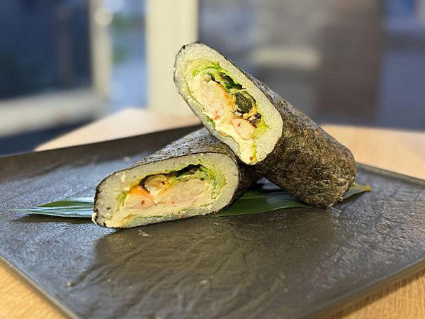 Кимбап с креветкойи и мидиями