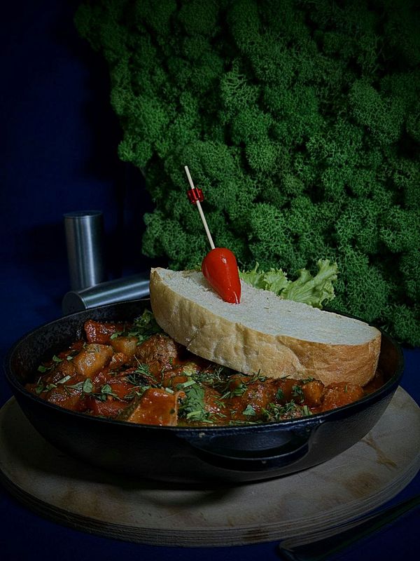 Сковорода с говядиной в остром пелатти