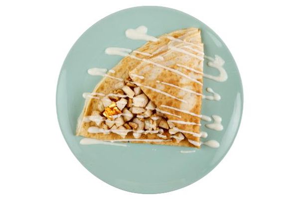 Блинчик с яблоком, корицей и грецким орехом