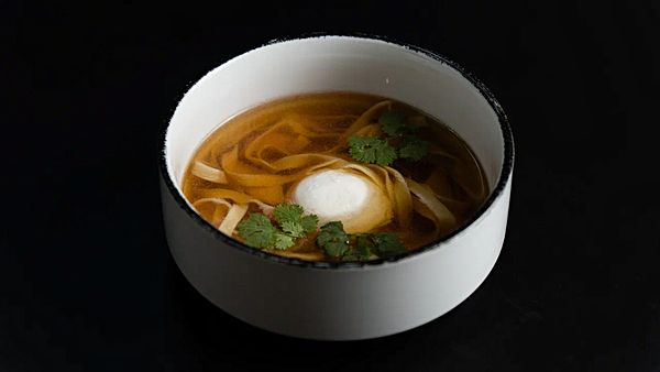 Куриный бульон с лапшой