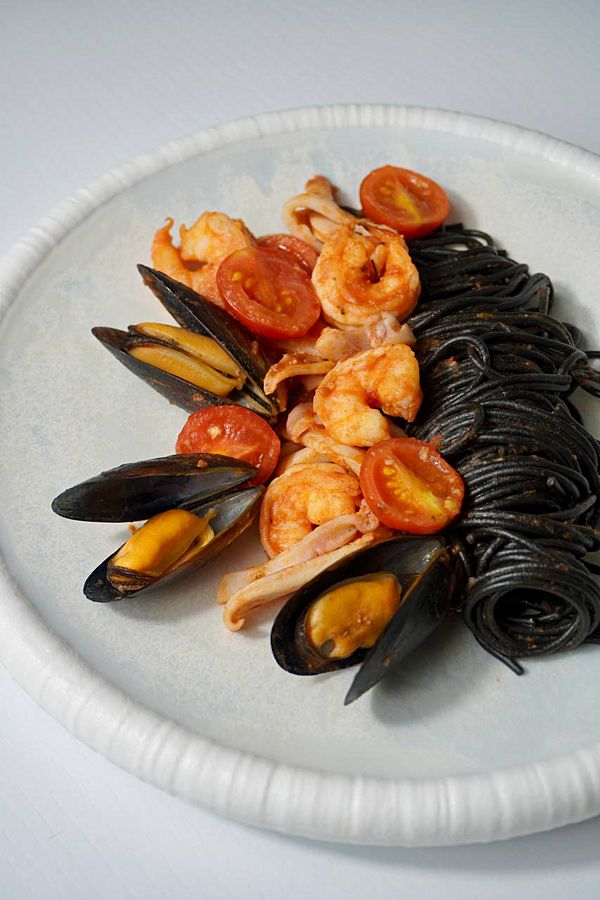Черная паста с морепродуктами