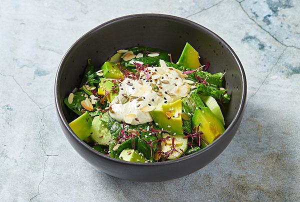 Зеленый салат с яблочным айоли