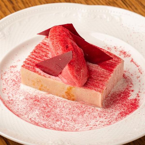 Малиновый блинный торт