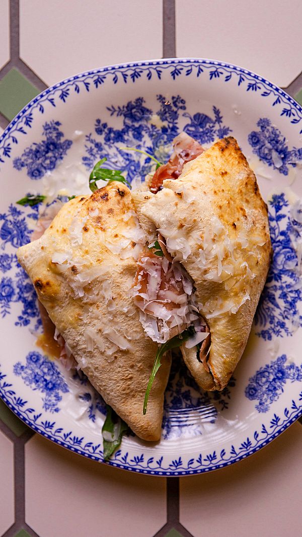 Панини с мортаделлой, рукколой и страчателлой